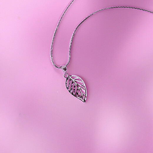 Yuan Shengfu's new PT950 high-quality fashionable leaf platinum pendant, shiny and versatile platinum necklace, 1.33 grams (individual pendant, not including necklace)