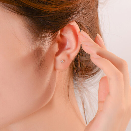 Yuan Shengfu's new PT950 simple spherical platinum earrings, fashionable women's earrings, platinum light pearl round bead earrings, 1.32g