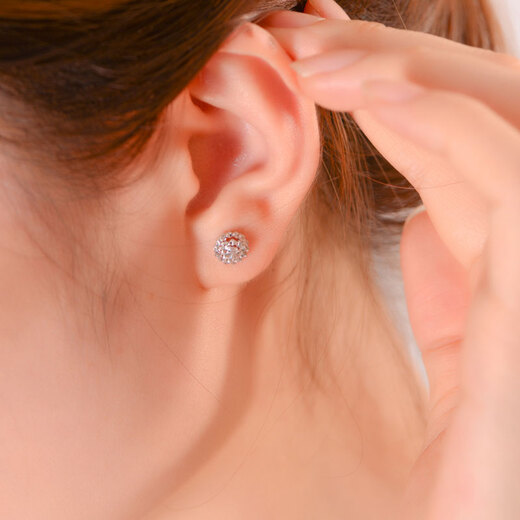 Yuanshengfu's new PT950 exquisite round imitation diamond platinum earrings, fashionable and versatile platinum earrings, 2.79 grams