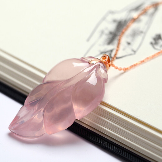 Jinshang jewelry necklace for women 18K gold hibiscus stone pendant rose gold peace Buddha clavicle chain 18K gold leaf pendant