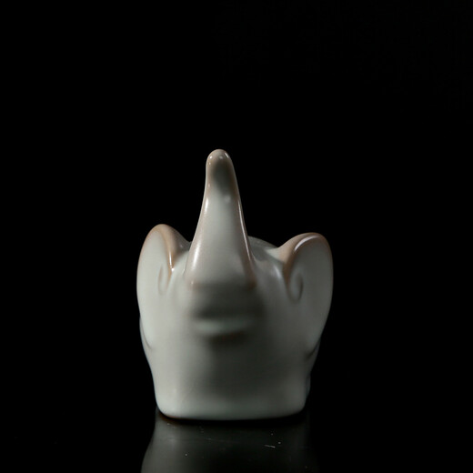 Guanjie Taiwan Guanjie Ru Kiln tea pet small ornaments become golden wires and copper wires and continue to open after being raised. Ru porcelain tea plays with peace and harmony.