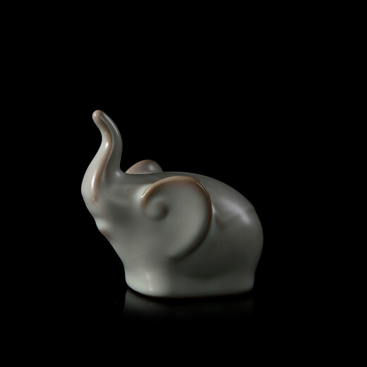 Guanjie Taiwan Guanjie Ru Kiln tea pet small ornaments become golden wires and copper wires and continue to open after being raised. Ru porcelain tea plays with peace and harmony.