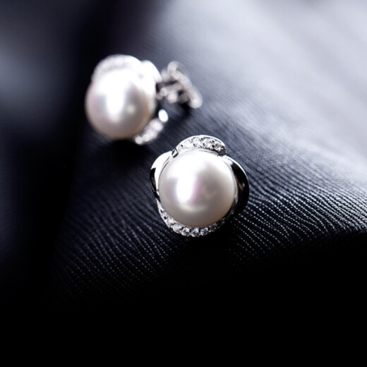 Carreño. Duran stamen white freshwater pearl earrings as a birthday gift for mom and girlfriend 9-10mmED01013