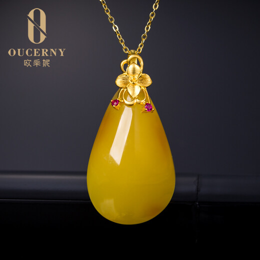 Ou Ceni beeswax pendant, full of joy, 18k gold inlaid with chicken fat yellow natural amber water droplets full of honey pendant, beeswax pendant, ready for sale (925 silver chain)