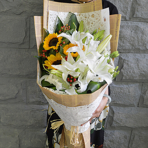 Eswina Flower Express mixed and matched bouquets birthday gifts delivered to flower shops in the same city nationwide Sunflowers and lilies mixed and matched