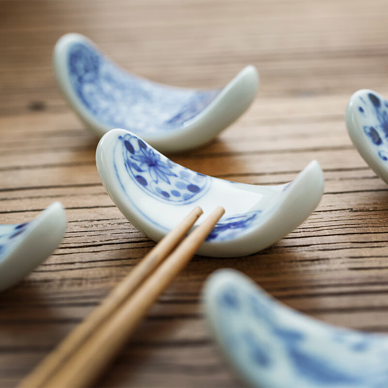 Chiyoyuan imported from Japan Blue Rintang ceramic chopstick holder chopstick holder Japanese-style household chopstick holder chopstick pillow single chopstick holder cutlery holder A1 pill-shaped Nobuku text 1