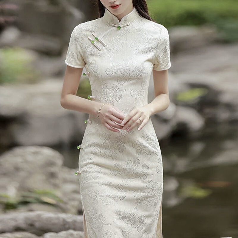Du Yanzhi cheongsam women's summer new style sexy and bone-eroding young girl high-end temperament French improved Republic of China retro off-white 802 L (165) 100-110 pounds (skirt length about 115)