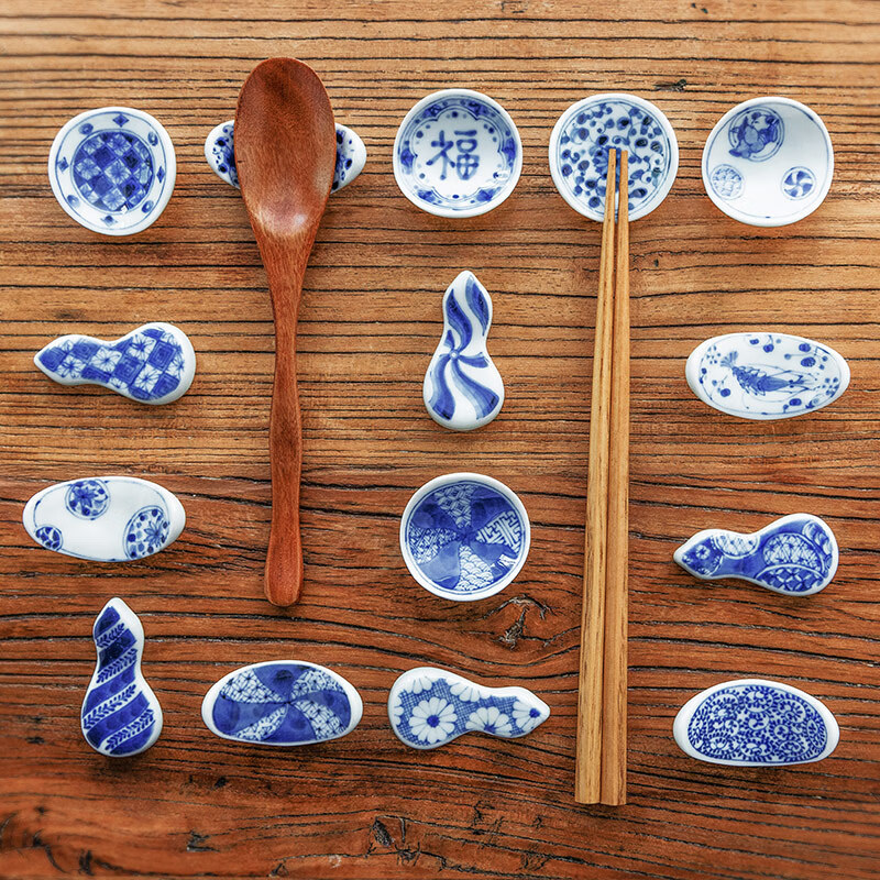 Chiyoyuan imported from Japan Blue Rintang ceramic chopstick holder chopstick holder Japanese-style household chopstick holder chopstick pillow single chopstick holder cutlery holder A1 pill-shaped Nobuku text 1