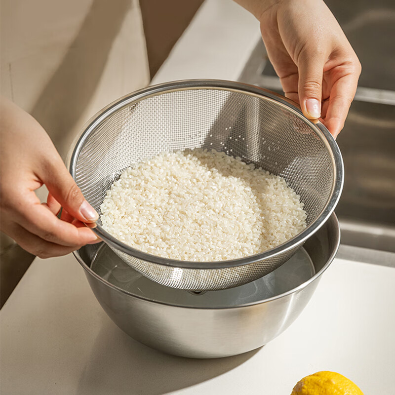 Home KATEI STORY Kitchen 304 stainless steel leaky basin household food-grade vegetable sink drain basket rice washing artifact double-layer rice washing sieve drain basket + stainless steel basin (22cm)