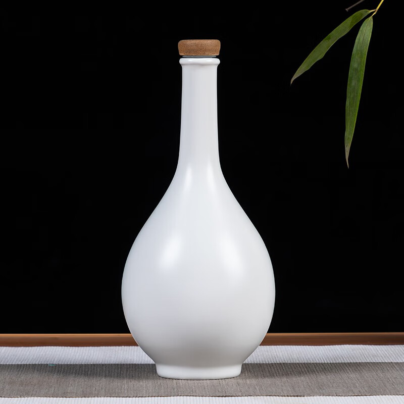 Zhongrun porcelain one pound wine bottle ceramic ornaments antique high-end creative wine bottle household sealed wine jar sake bottle jar empty bottle matt white