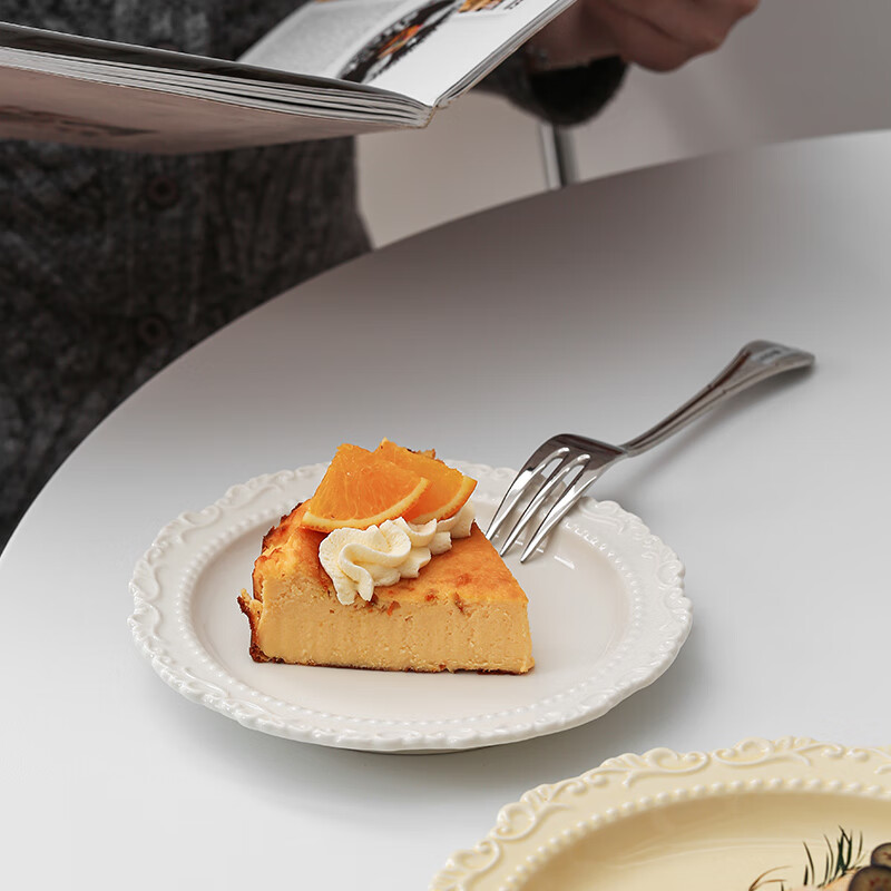 Honor Time French ins embossed plate retro-style ceramic dinner plate home plate dinner plate fruit plate dish plate cream high-end tableware white shallow plate 6 inches