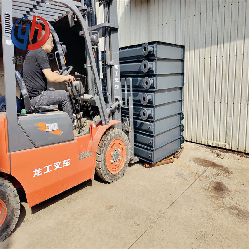 Yushenghua manufacturer customizes industrial steam wound fin tube radiators and steel high-frequency welded fin tube heat exchangers for drying rooms. Various sizes can be customized 450mm*550mm