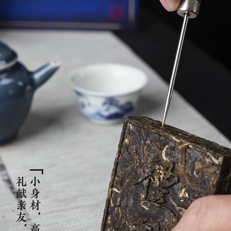 Fanshun Tea Industry presents a hundred-year-old square brick 100g in 2020. A gift of hundred-year-old square brick 100g * 1 piece in 2020.