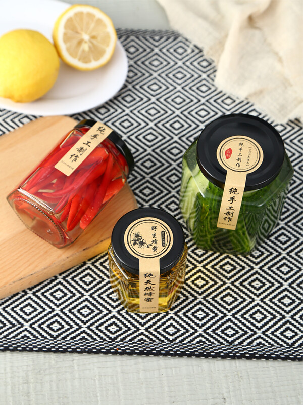 Hexagonal hexagonal glass bottle sealed jar honey bottle packaging small jam vegetable lemon paste can bottle with lid wholesale 6 180 ml + foam box
