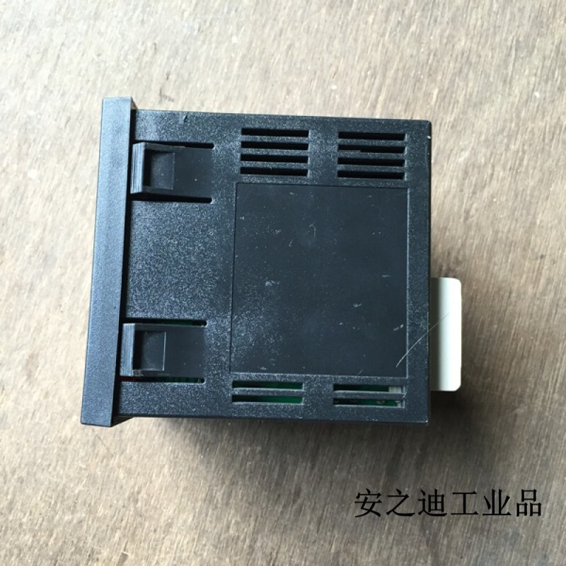 Suitable for Liushi LIUSHI oven thermostat temperature controller temperature controller temperature control meter TEL96-9001