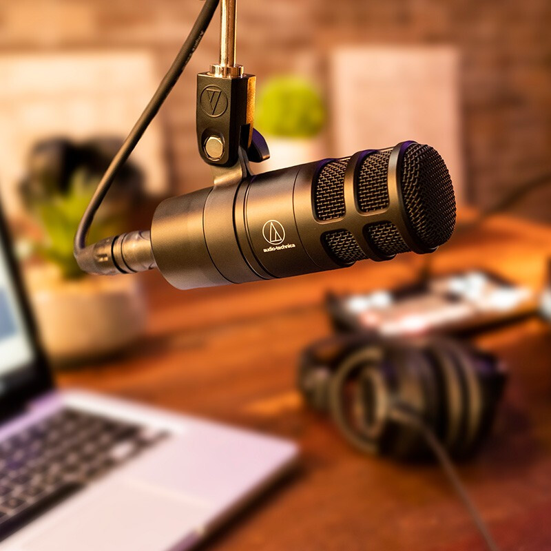 Audio-Technica AT2040 supercardioid dynamic microphone professional-grade live broadcast karaoke dubbing dedicated radio microphone stand set with XLR cable