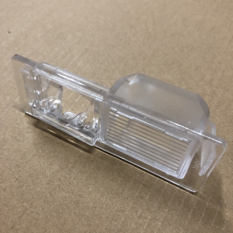 Buick LaCrosse Yinglang Lu Zun Weilang Angkla Angkewei reversing camera bracket special license plate light housing Yinglang sedan license plate light bracket