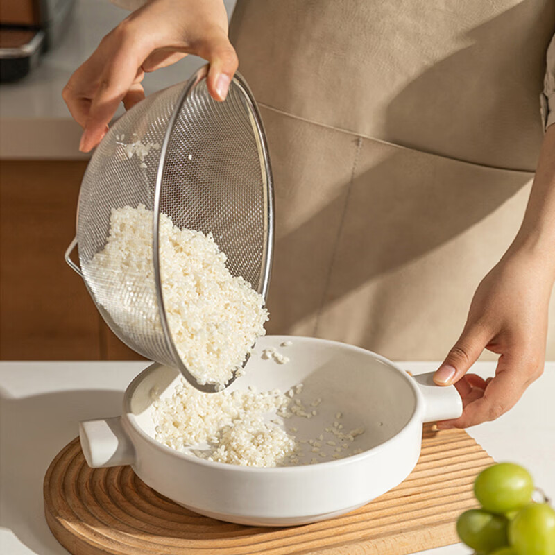 Home KATEI STORY Kitchen 304 stainless steel leaky basin household food-grade vegetable sink drain basket rice washing artifact double-layer rice washing sieve drain basket + stainless steel basin (22cm)