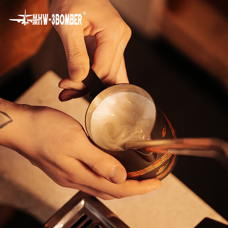 MHW-3BOMBER Bomber Year of the Snake Limited Edition Coffee Latte Art Cylinder Turbo Milk Cylinder Stainless Steel Milk Foam Cup Latte Art Cup Spirit Snake Limited Edition Latte Art Cylinder 5.0-500ml