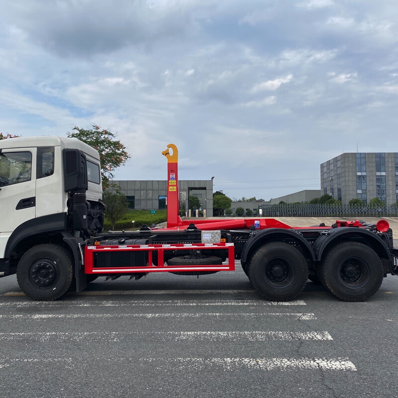 Dongfeng Tianlong 25-ton hook arm garbage truck/removable compartment garbage truck