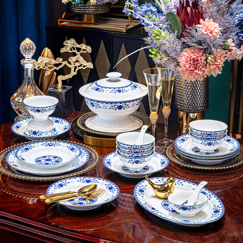 Han Ming underglaze color blue and white porcelain bowls and plates set for home use high-end Jingdezhen ceramic bowls and chopsticks set for housewarming High temperature underglaze color craft丨leather suitcase丨 60-piece set