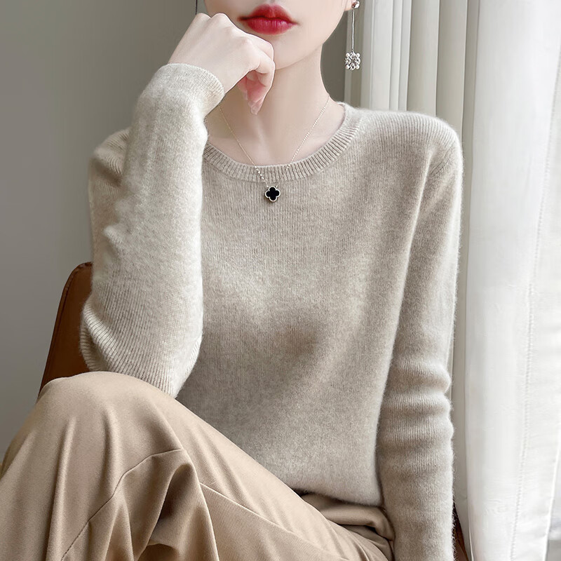 Yu Zhaolin's classic and versatile 2024 spring round neck thin sweater for women with simple temperament long-sleeved loose knitted bottoming shirt