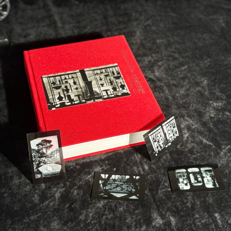 Comes with a bookmark for film submission. The journey of China. The complex and poetic daily life of ordinary Chinese. Marc Ribu captured classic moments for China.