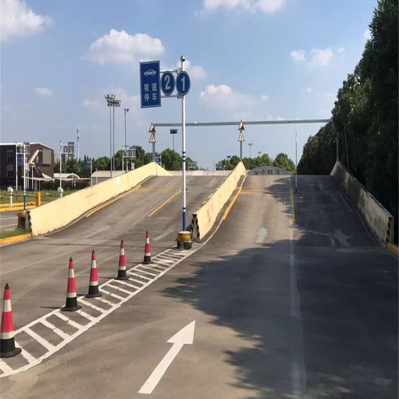 Anting Wheels provides door-to-door pick-up and drop-off training for ladies from all over the city in Shanghai. Accompanying and driving lessons for novices of this race. One-on-one C2 automatic transmission SUV 6-hour package full-week class.