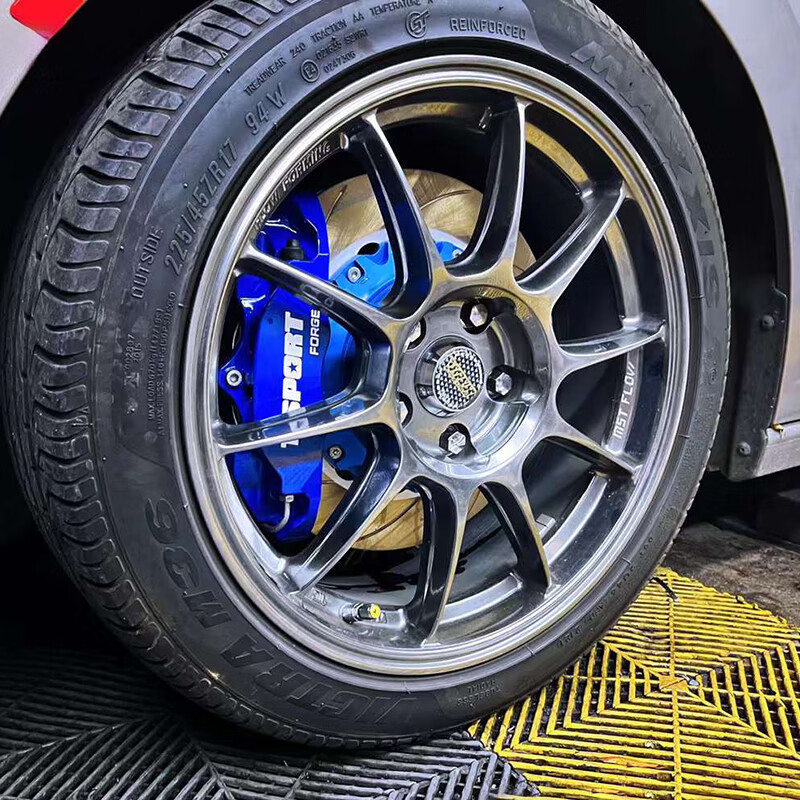 TTSPORT5440 brake caliper upgrade and modification kit is suitable for Yingshi Penang Xila Corolla Magotan Kia K5 TT5440 with 330 discs. The Hetou bridge code is black by default.