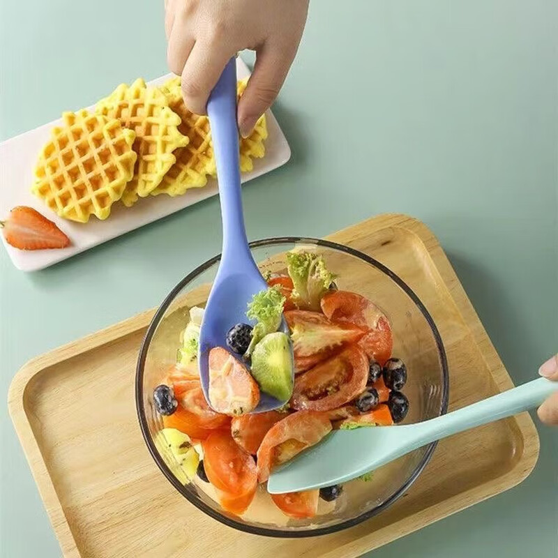 Food grade silicone spatula, non-stick pan, cooking spoon, small spatula, food supplement, frying spatula, salad spatula, household high temperature resistant kitchen utensil spatula, random color salad concave spatula 1