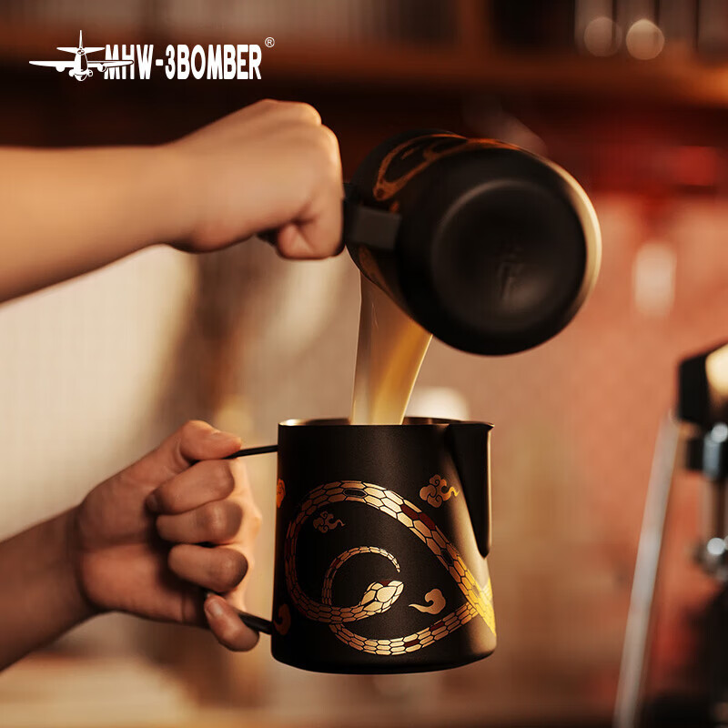 MHW-3BOMBER Bomber Year of the Snake Limited Edition Coffee Latte Art Cylinder Turbo Milk Cylinder Stainless Steel Milk Foam Cup Latte Art Cup Spirit Snake Limited Edition Latte Art Cylinder 5.0-500ml