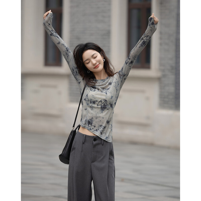 Demana batik technology, spring atmosphere, light and retro fashionable dividing line decoration, covering the flesh, easy to match women's T-shirt