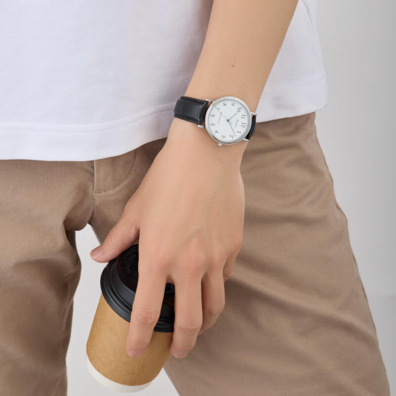 Citizen (CITIZEN) Japan direct mail Citizen watch Q996-304 overseas version pointer type waterproof leather strap watch white/black Japan direct mail