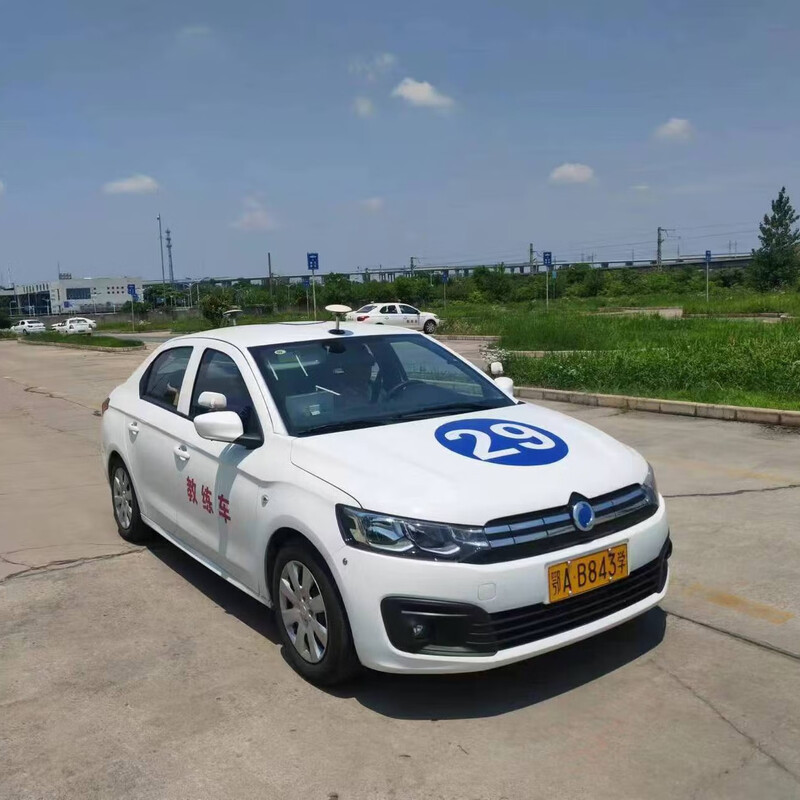 Testing Wuhan Blue Shield Driving School’s manual transmission for one person and one car