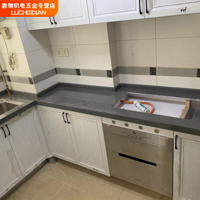 Qinkai custom-made aluminum alloy door cabinets, measuring and measuring in the same city, simple 2 years, one-stop production. Custom-made aluminum alloy door cabinets, measuring and measuring in the same city, simple