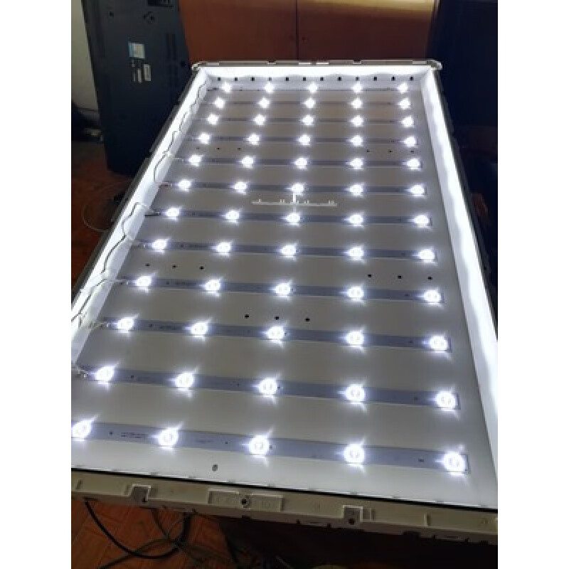 Suitable for 42-inch LCD modified LED backlight universal light strip 32-inch 37-inch LCD TV screen modified 26-inch 4 strips with constant current board