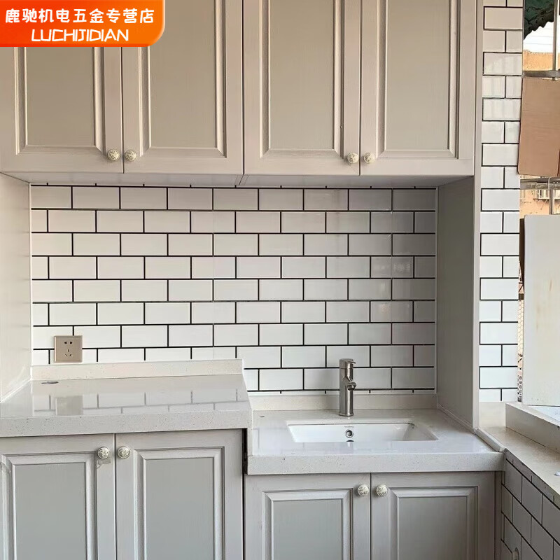 Qinkai custom-made aluminum alloy door cabinets, measuring and measuring in the same city, simple 2 years, one-stop production. Custom-made aluminum alloy door cabinets, measuring and measuring in the same city, simple