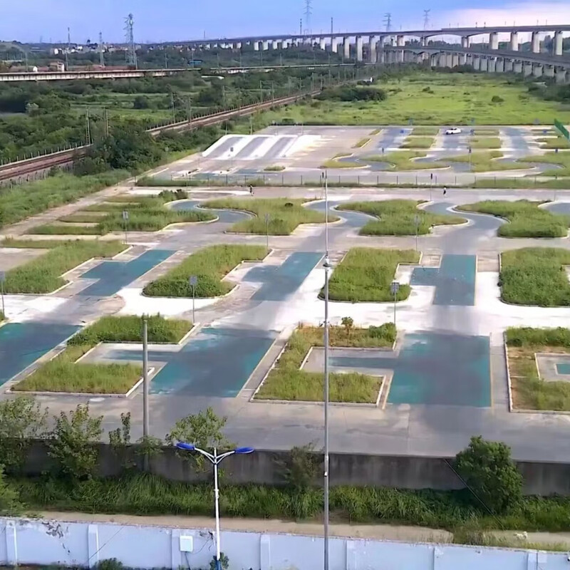 Testing Wuhan Blue Shield Driving School’s manual transmission for one person and one car