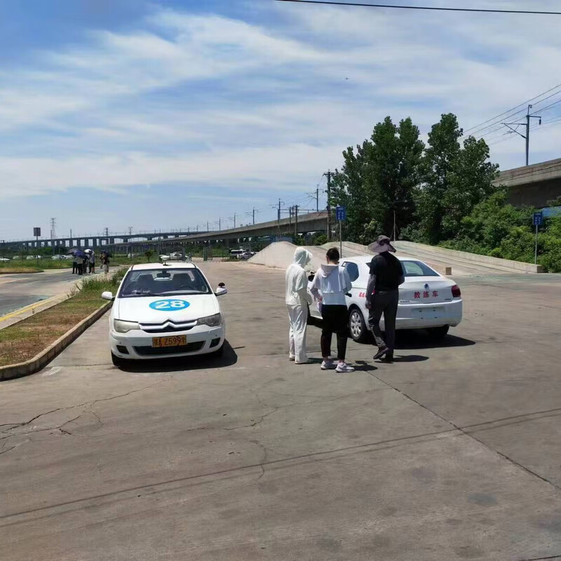 Testing Wuhan Blue Shield Driving School’s automatic VIP one-person, one-car all-inclusive class