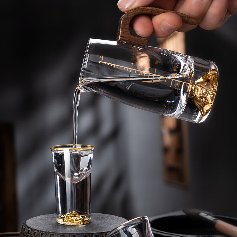 Lugaris walnut handle white wine glass wine dispenser set Jinshan household crystal glass Chinese style light luxury wine set 6 pots 6 cups three-layer rack wooden handle Jinshan wine dispenser + Jinshan gold-rim bullet cup