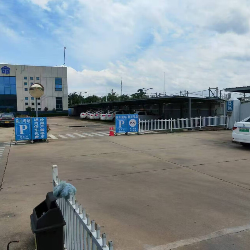 Testing Wuhan Blue Shield Driving School’s automatic VIP one-person, one-car all-inclusive class