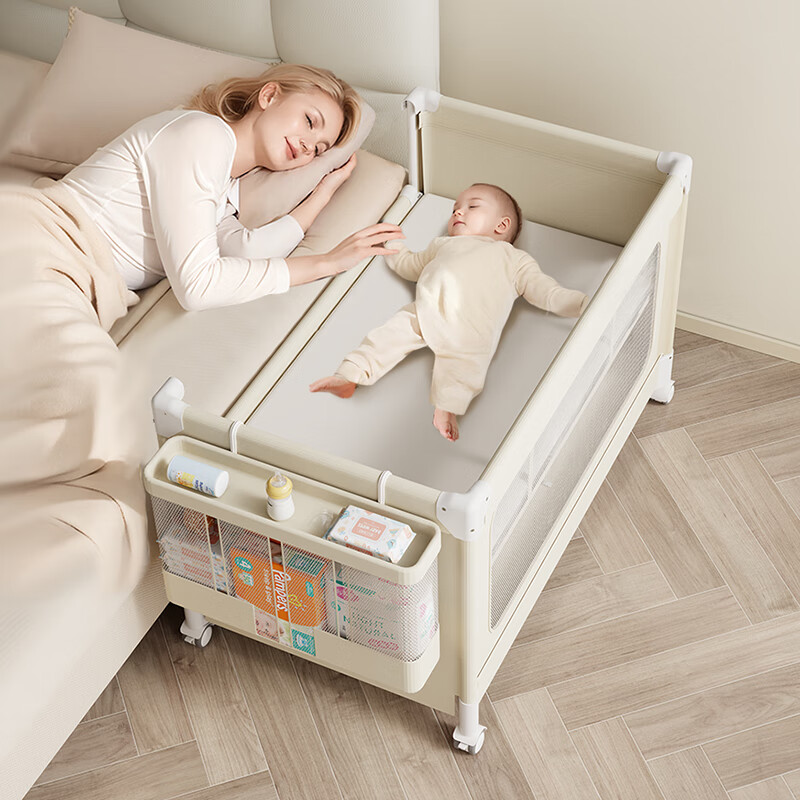 Bitule Newborn Crib can be spliced into a large bed, a portable rocking bed, a portable, foldable, multi-functional sleeping device, four wheels + changing table + mosquito net + storage basket + fixed belt