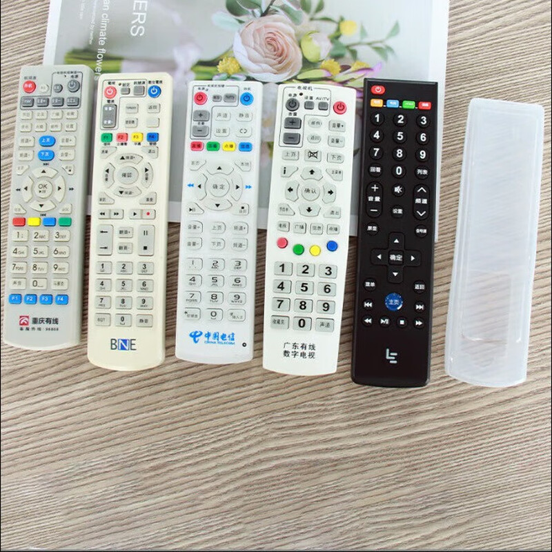 Suitable for remote control TV remote control protective cover TV remote control cover silicone protective cover remote control storage shell remote control shell cover HD luminous bear medium size