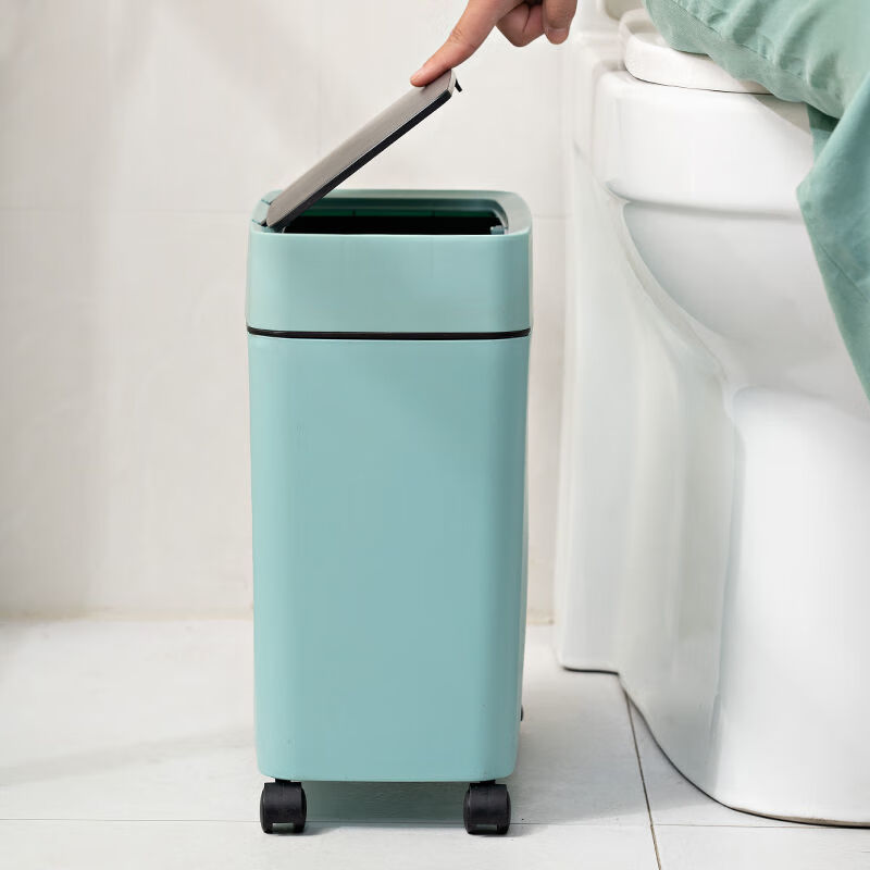 Trash cans, high-end kitchen garbage with lids, wheels, home bedroom strips, Internet celebrity bathroom bedside coffee table, gap garbage cans wholesale, Nordic rice, large size with universal wheels