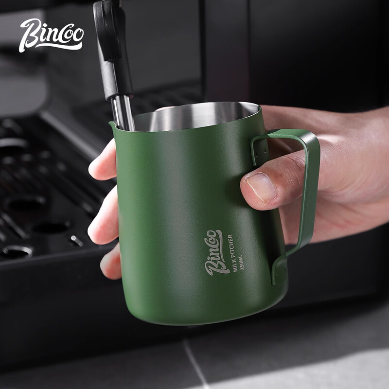 Bincoo coffee latte art cylinder, pointed mouth latte art cup, milk froth cup, latte art artifact, stainless steel professional utensil, milk vat, green large size 600ML