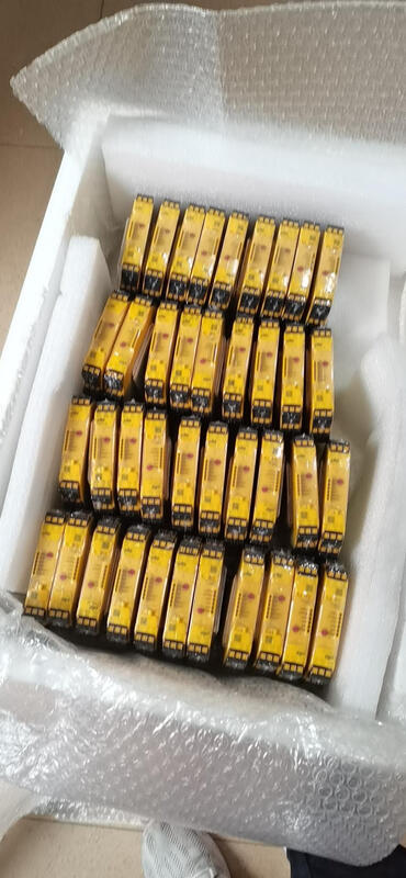 Pilz PiIZ safety relay PNOZXV2774500774502777500 brand new S3750103