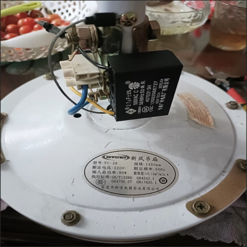 Guangzhou motor brand ceiling fan capacitor CBB61 starting capacitor 2.7UF2.5uF universal and durable