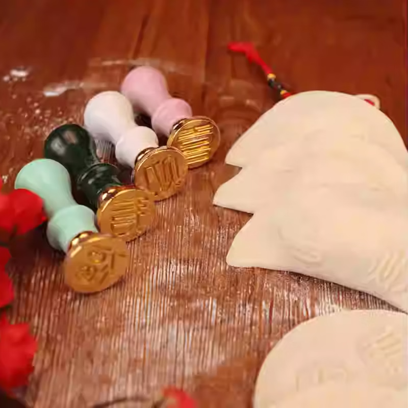 Man Gong Dumpling Skin Presser, 200 household dumpling skin presses per minute, wooden round dumpling rolling device, blessing, wealth and longevity seal, 4 pieces in total