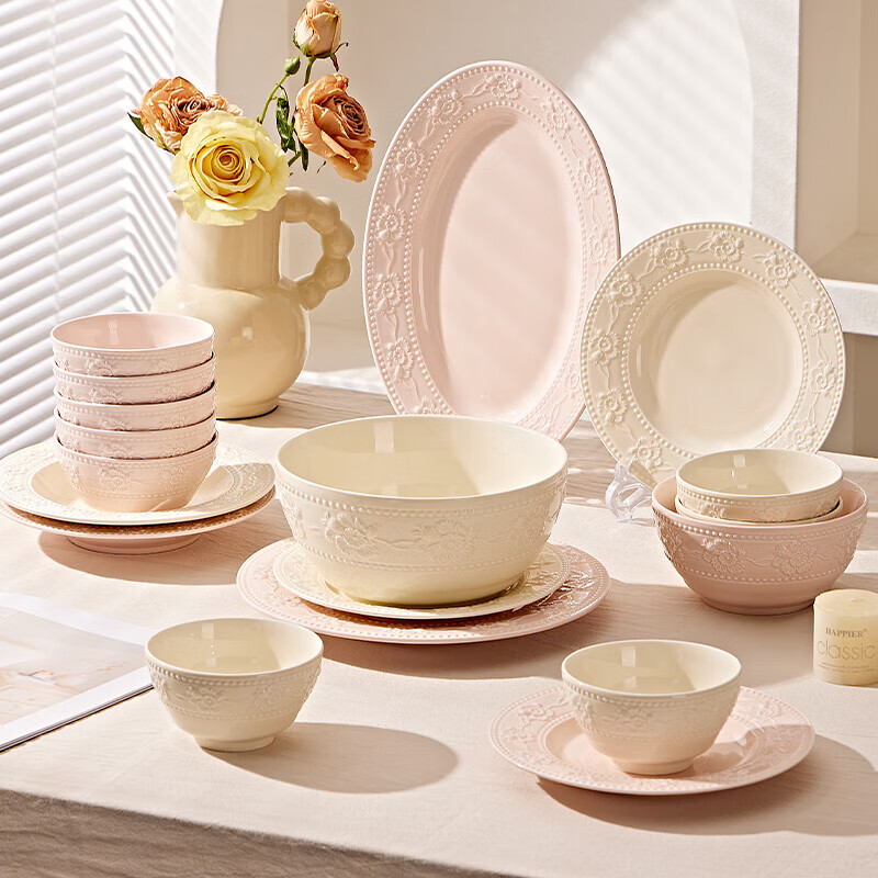 Jingxi tableware complete set for home use 2025 new high-looking underglaze color tableware set cream style dishware plate housewarming gift embossed strawberry underglaze color 6-person meal 33-piece set healthy high-temperature porcelain-underglaze color