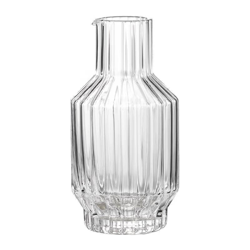 The shopkeeper's striped white wine glass set is creative, light luxury, high-looking, and divided into wine bottles for home use. One cup, one cup, one cup, one cup, one cup, one cup.